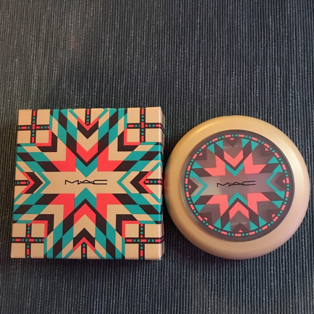 MAC Gleamtones powder-Dunes at Dusk